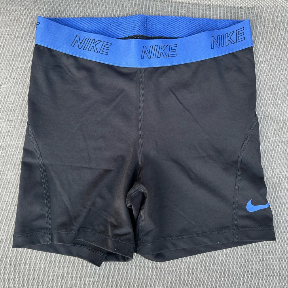 Nike shorts - Picture 2 of 3